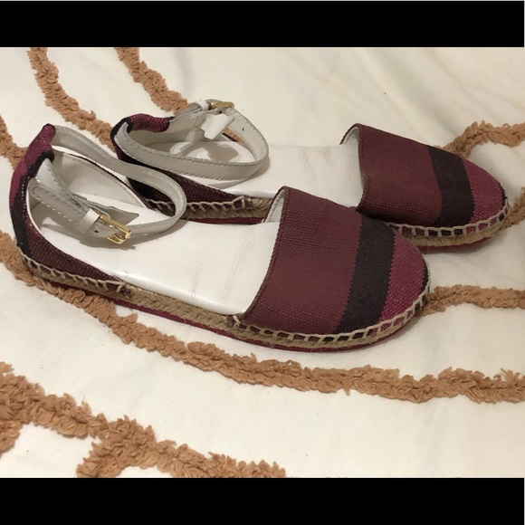 Burberry Sandals, only wear it about twice. In nice condition almost like new. - Picture 1 of 6